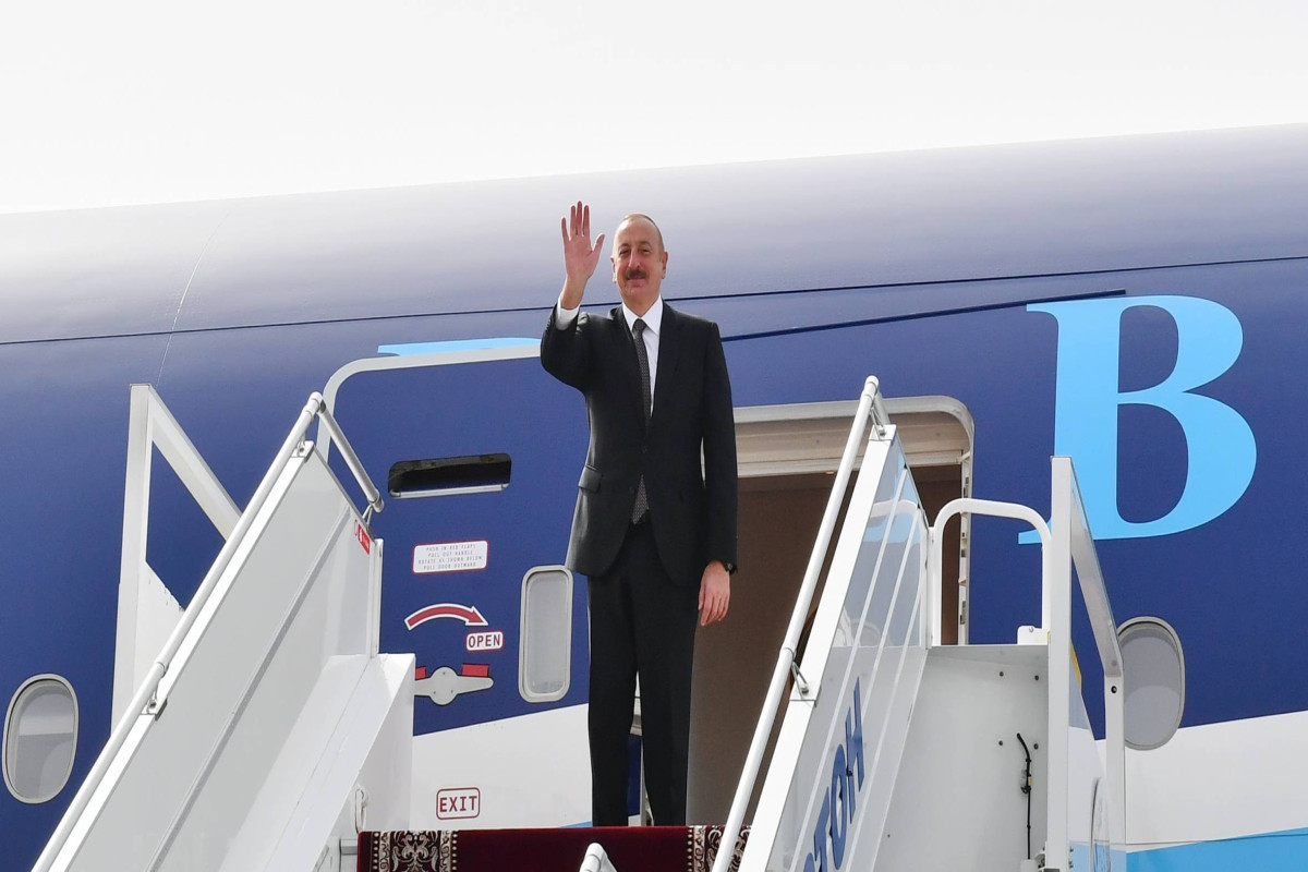 Президент Азербайджана завершил визит в Таджикистан