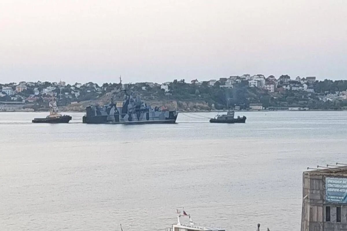 В соцсетях показали как буксируют "раненый" украинским дроном российский военный корабль-ФОТО 