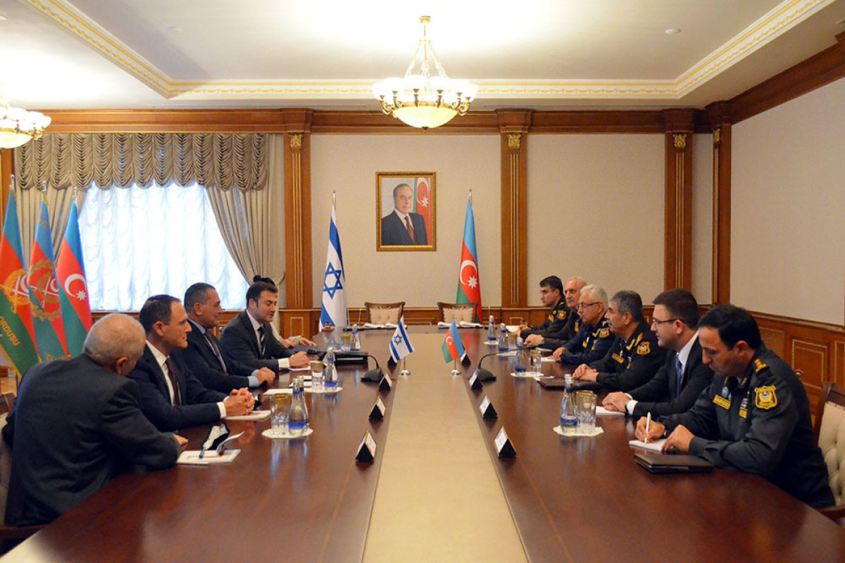Глава Минобороны Азербайджана обсудил с гендиректором Минобороны Израиля сотрудничество в области обороны