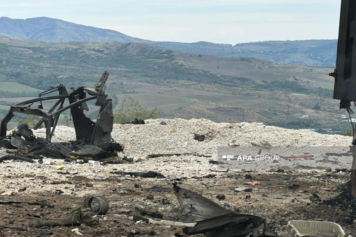 Кадры с места подрыва сотрудников «Azəravtoyol» в Карабахе в результате армянского террора-ФОТО 