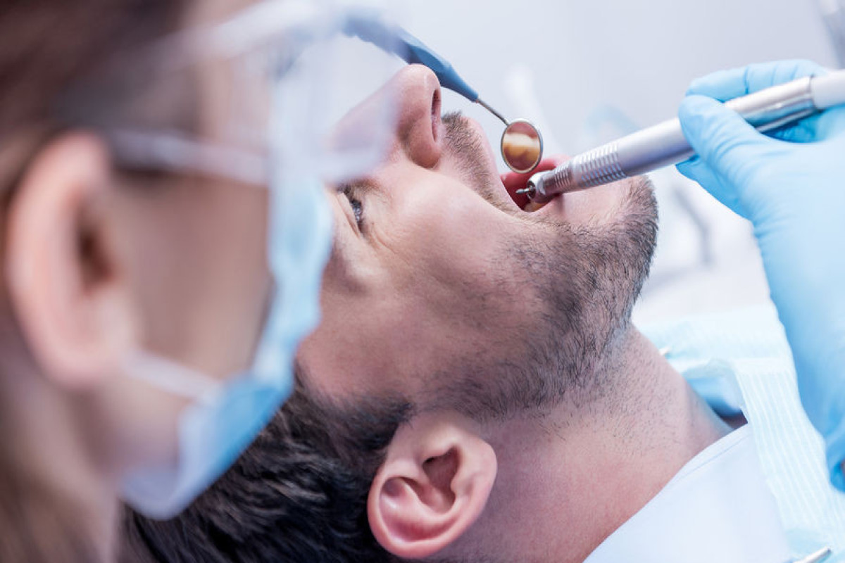 Стоматолог назвала опасные последствия вейпов для зубов