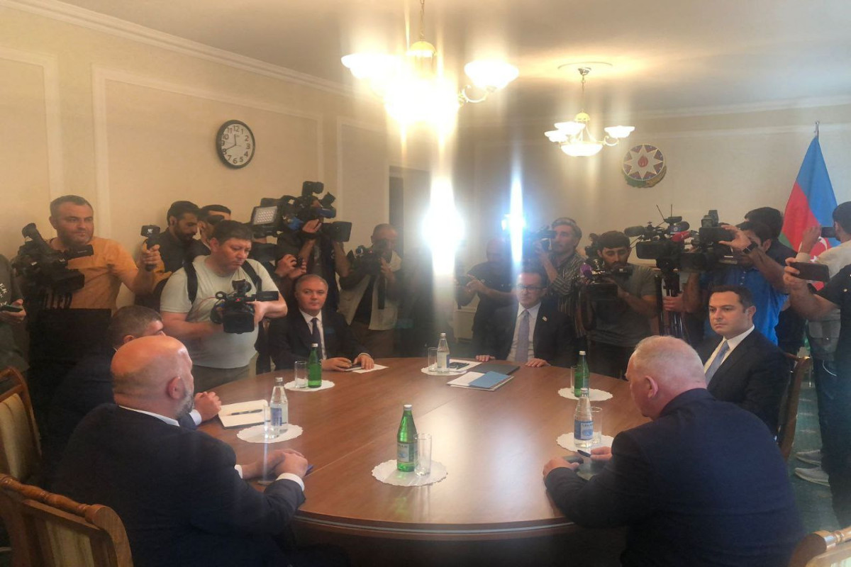 Встреча с представителями армянских жителей Карабаха в Евлахе завершилась 