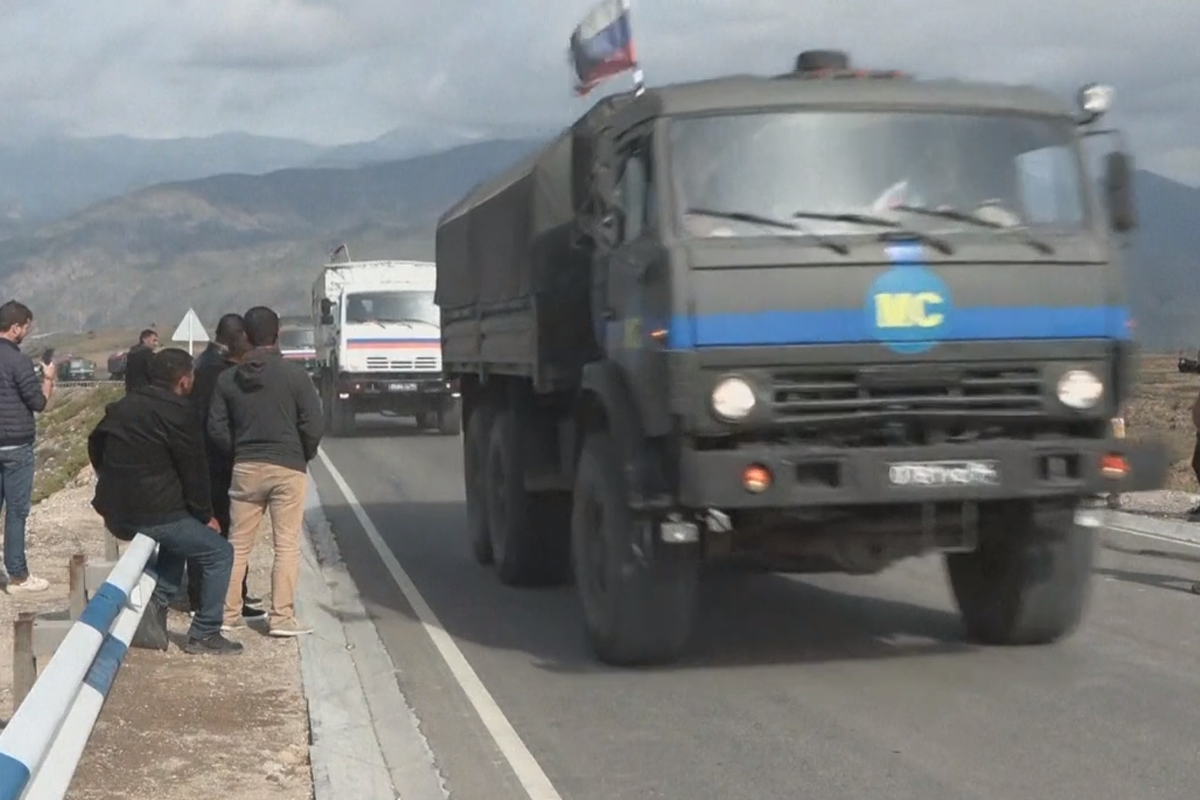Колонна грузовиков РМК выдвинулась из Армении в Ханкенди-ВИДЕО 