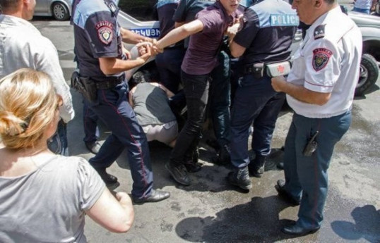 В Ереване задержали и чуток помяли сына Роберта Кочаряна-ВИДЕО 