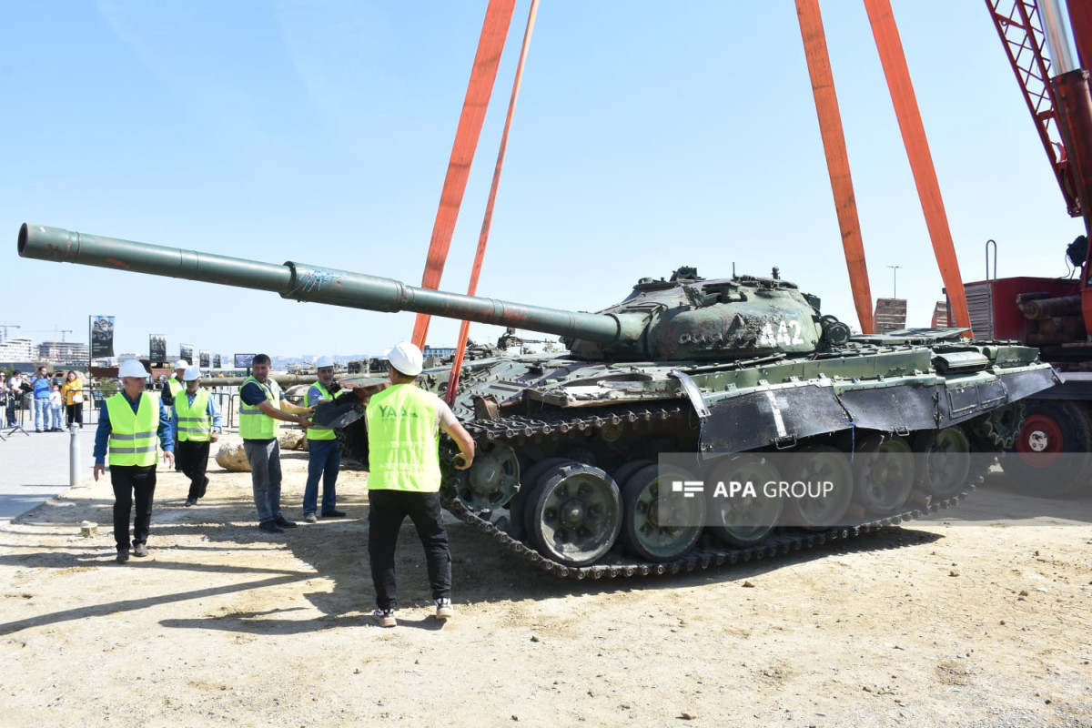 Подбитый Альбертом Агаруновым армянский танк установлен в Парке военных трофеев в Баку-ФОТО 