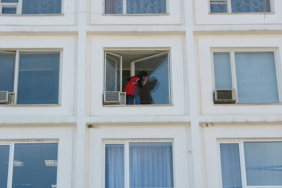 Россиянка выпала с восьмого этажа и выжила - ДЕТАЛИ 