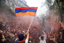В центре Еревана началась массовая акция протеста