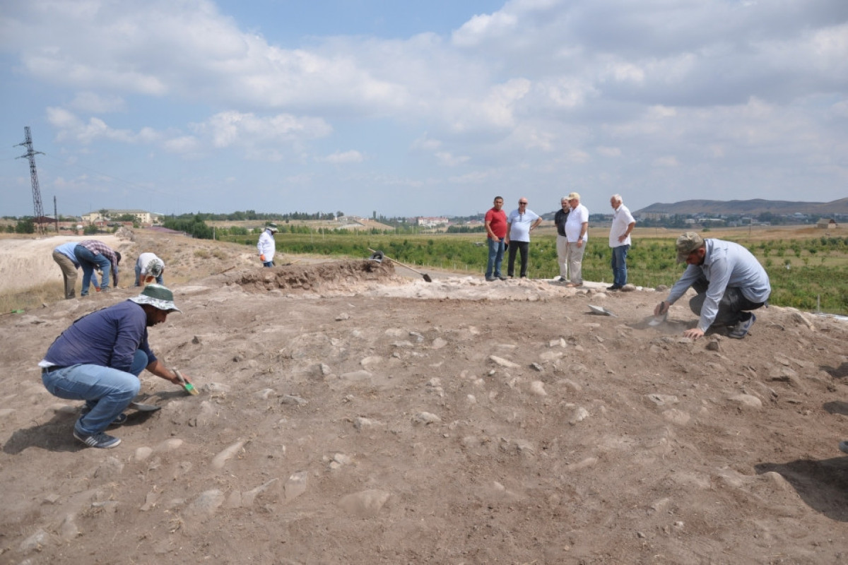 На территории Гейгеля обнаружены древние могилы, относящиеся к железному веку-ФОТО 