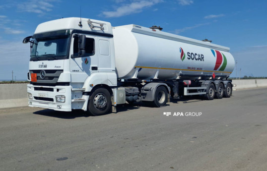 Еще 2 автомобиля SOCAR с горючим отправились в Ханкенди