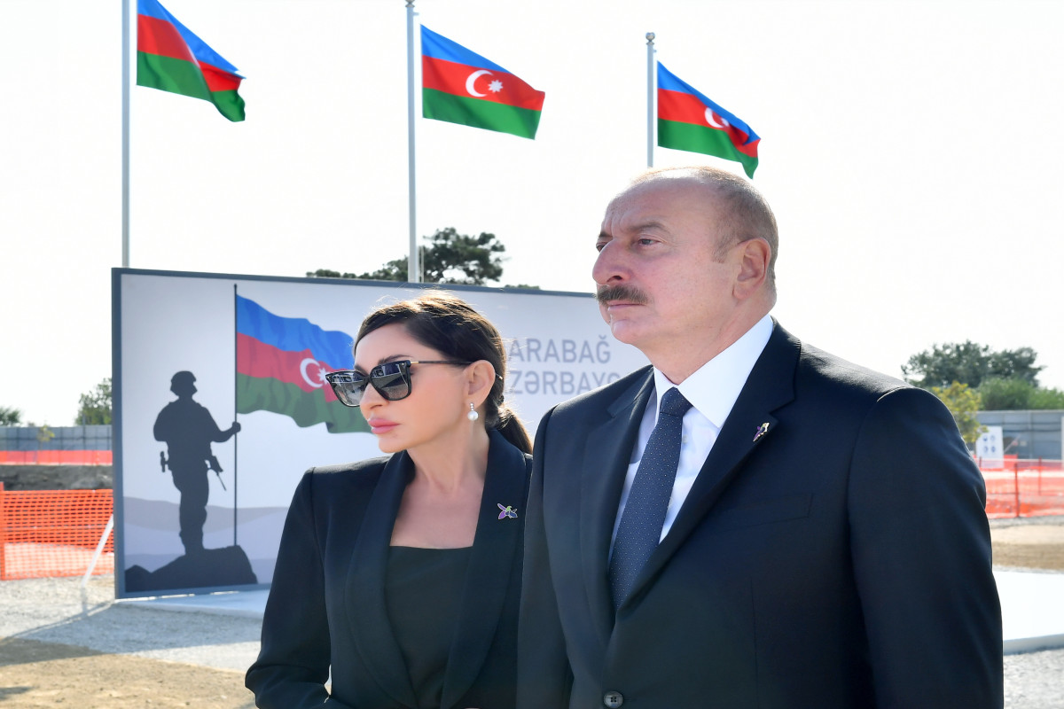 Ильхам Алиев и Мехрибан Алиева посетили парк Победы в Баку-ФОТО 