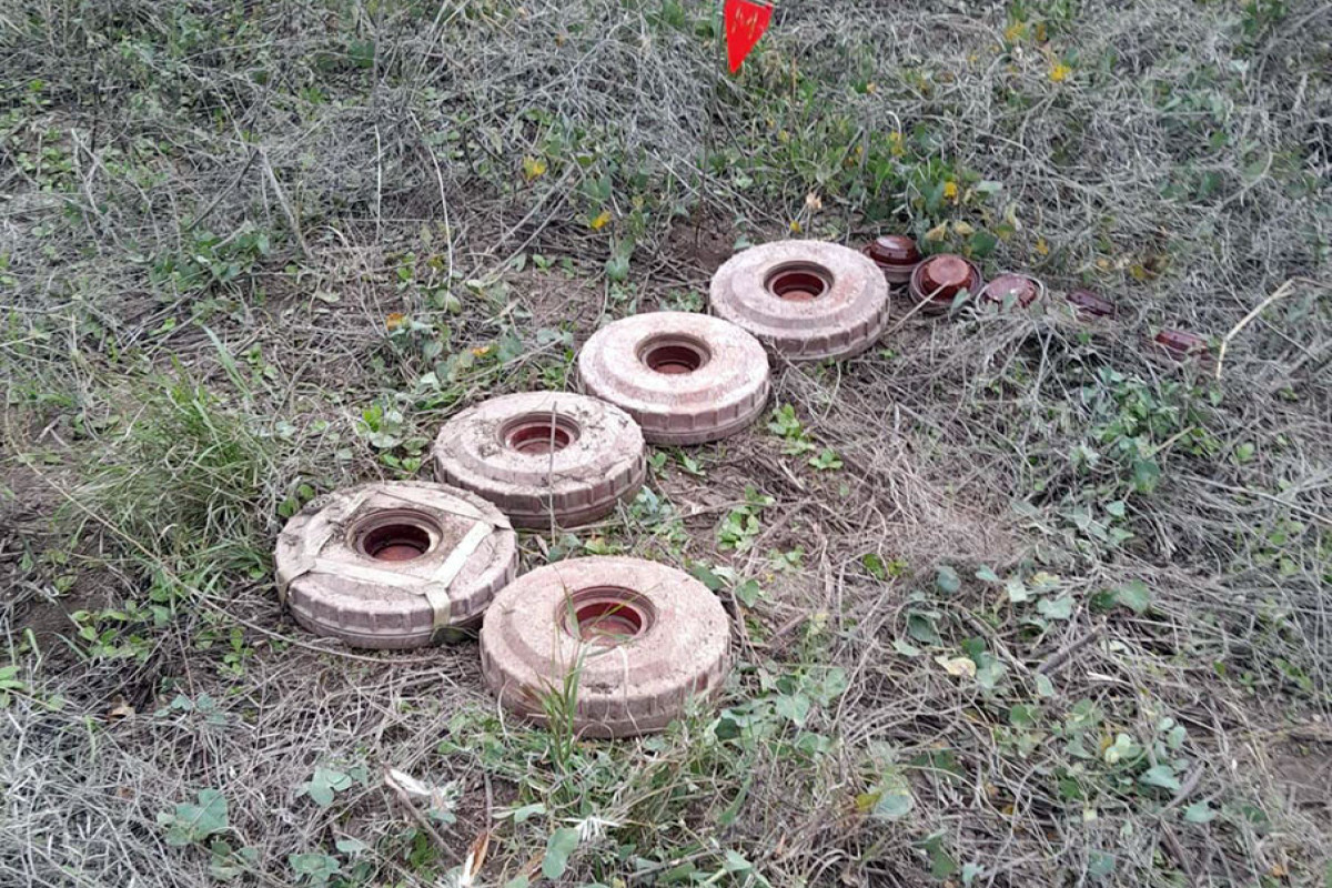 МО показало, как в Карабахском регионе Азербайджана обезвреживаются мины-ловушки-ВИДЕО 