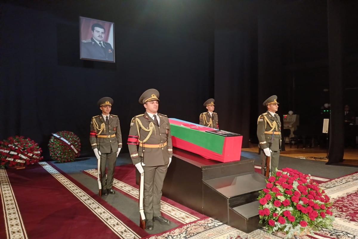 В Азербайджане прощаются с Национальным героем Риадом Ахмедовым-ФОТО -ВИДЕО 
