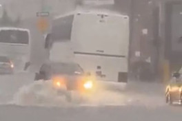 Нью-Йорк затопило, в городе объявлено чрезвычайное положение-ВИДЕО 