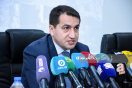 Хикмет Гаджиев прокомментировал помощь международных доноров армянским жителям Карабаха