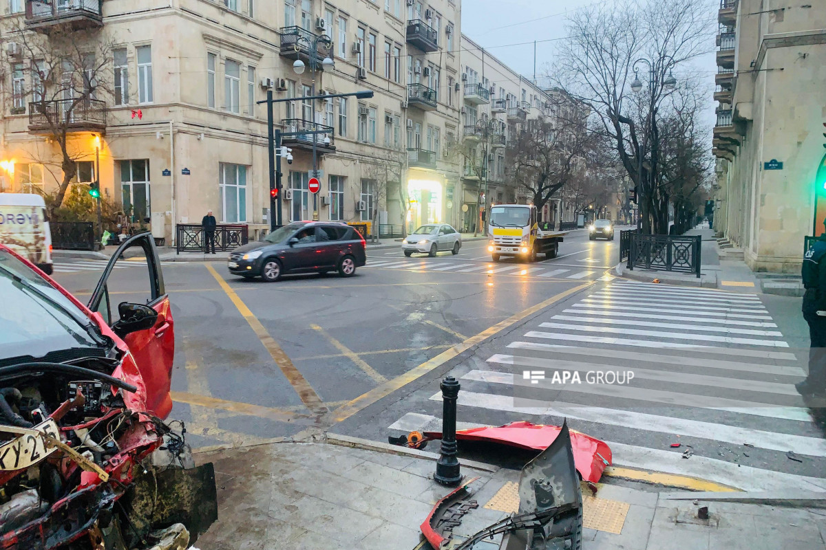 Авария в центре Баку: есть пострадавшие - ПОДРОБНОСТИ  -ФОТО 