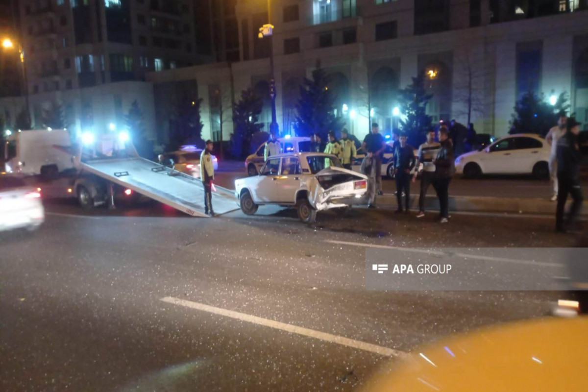 В Баку столкнулись три автомобиля, есть пострадавшие-ФОТО 