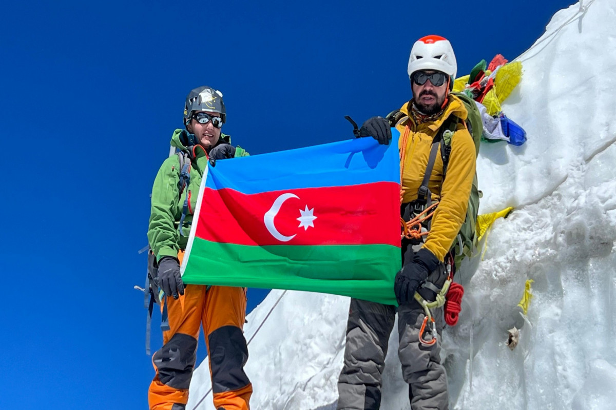 Сотрудница МЧС Азербайджана совершила восхождение на Гималайский хребет
-ФОТО 
