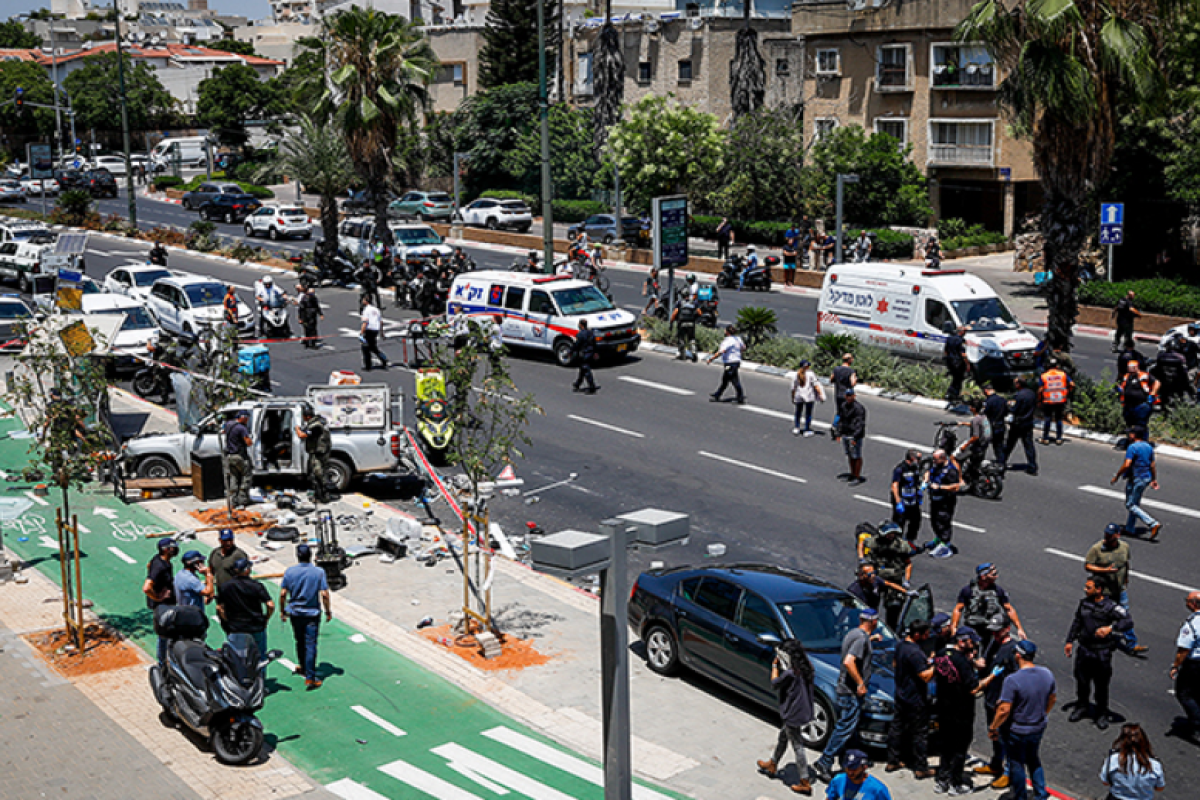 Автомобиль протаранил толпу протестующих в Тель-Авиве