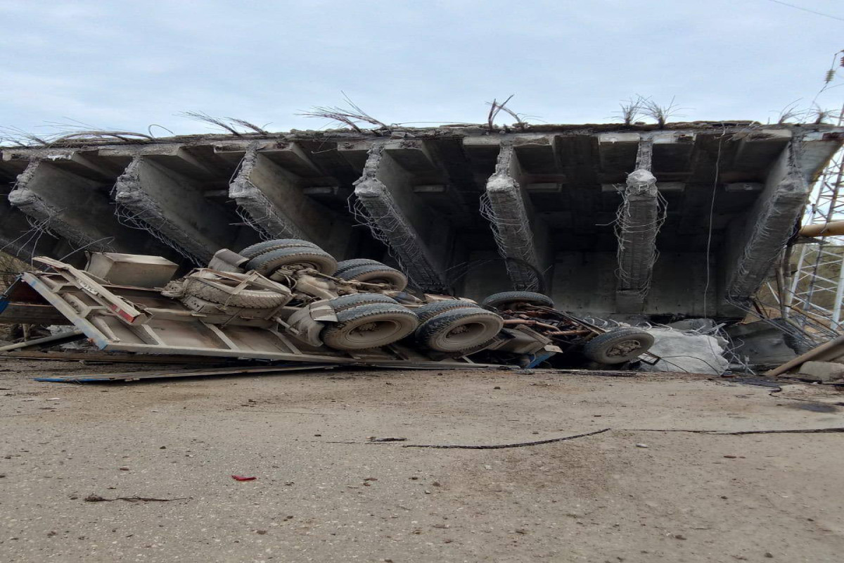В Смоленской области России рухнул мост: погиб один человек, шестеро пострадали -ФОТО 
