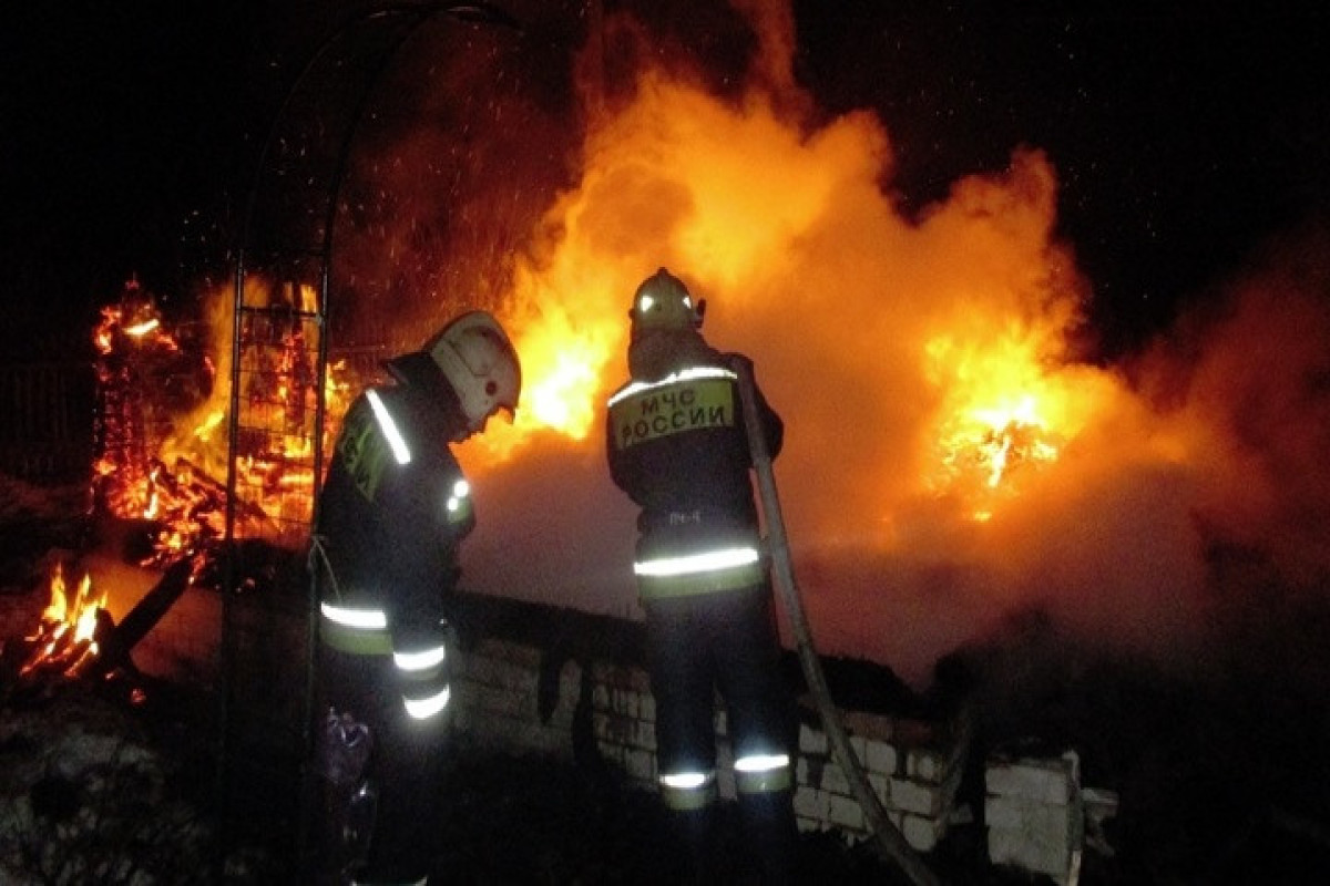 В России при пожаре в доме погибли шесть человек, включая четырех детей