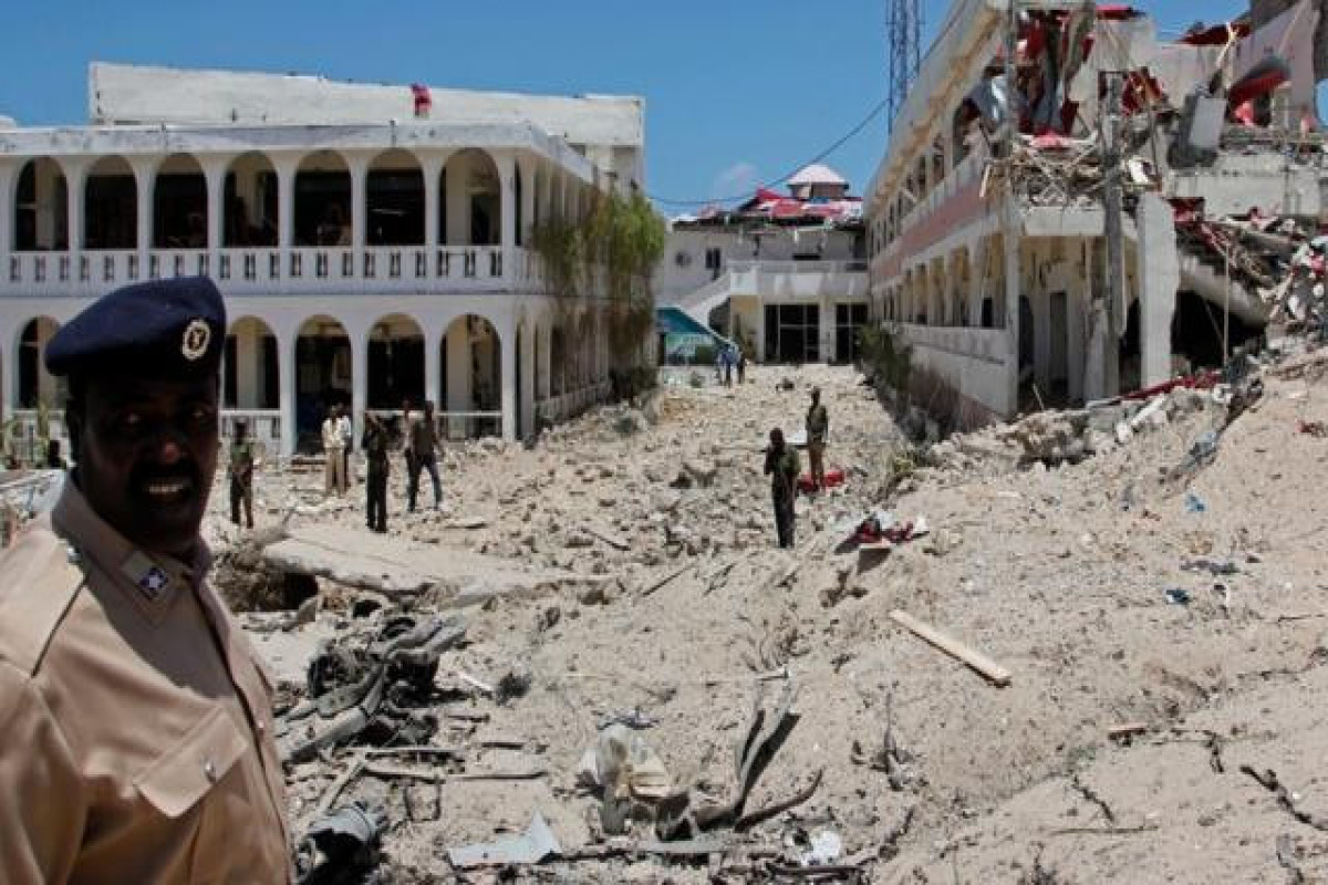СМИ: дворец президента Сомали обстреляли из минометов