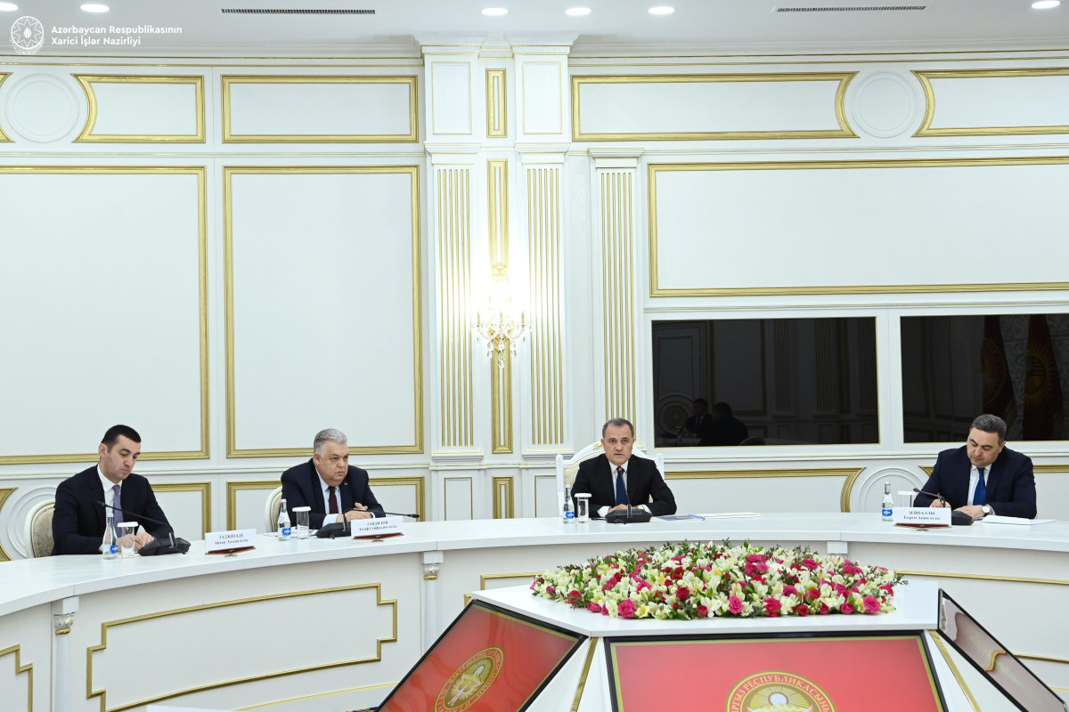 Президент Кыргызстана принял главу МИД Азербайджана
-ФОТО 