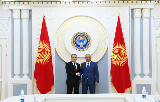 Глава МИД Азербайджана встретился с председателем парламента Кыргызстана