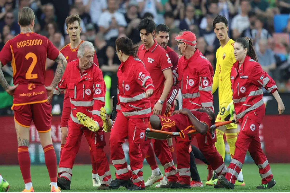 Защитник итальянской «Ромы» потерял сознание во время матча -ФОТО 