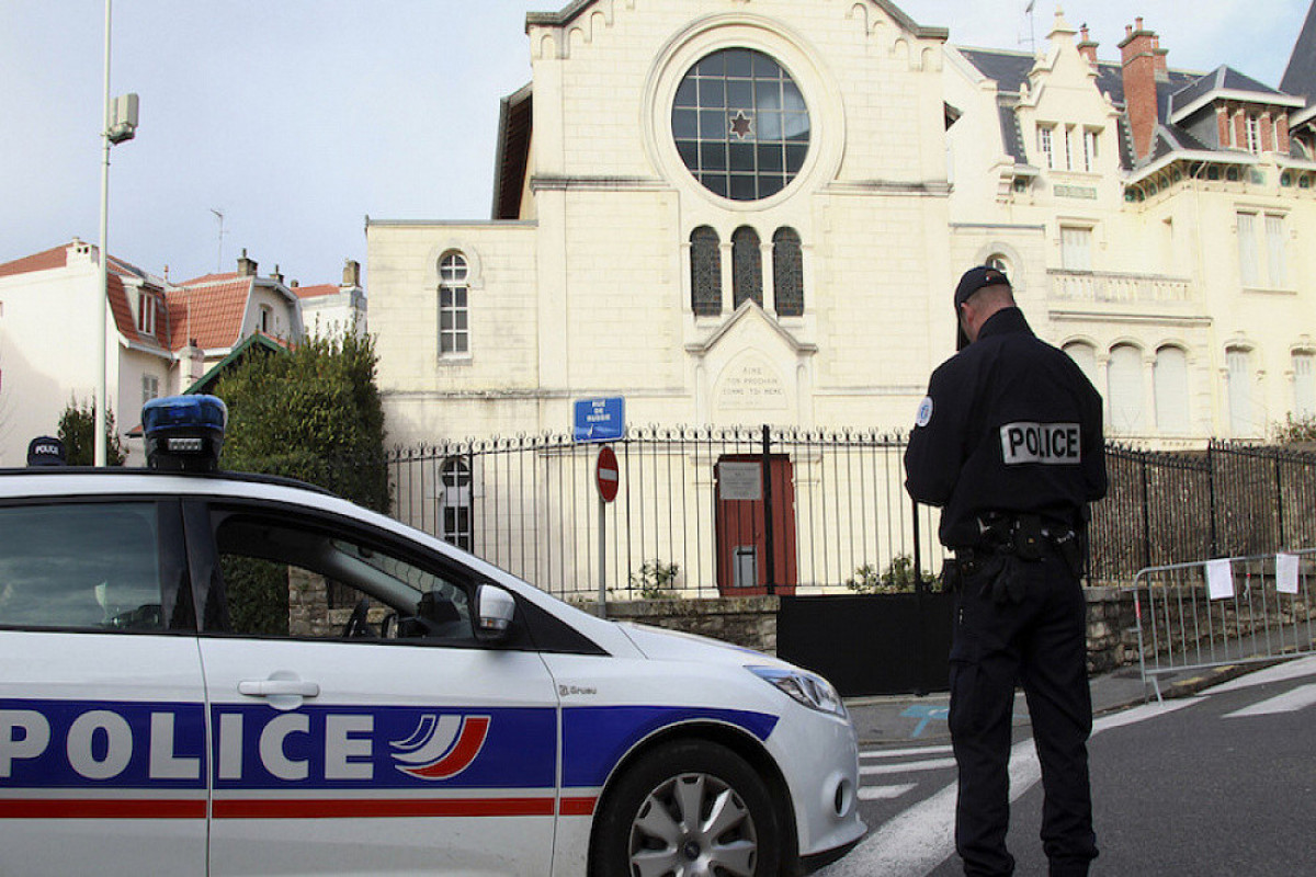 Франция усилит охрану синагог и еврейских школ - МВД 