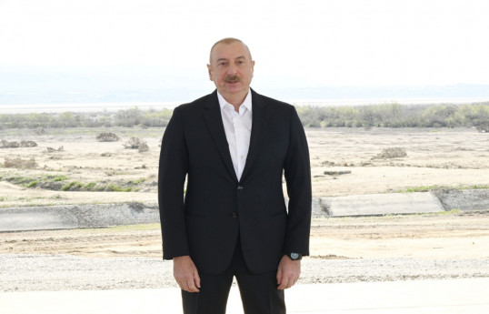 Ильхам Алиев: Азербайджан - сильное государство, опирающееся на собственные силы  - ВЫДЕРЖКИ 