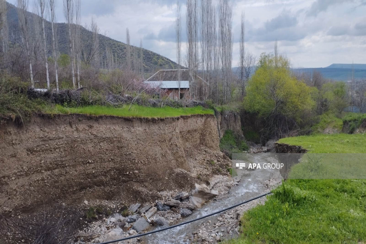 Азербайджанское село столкнулось с угрозой оползня-ФОТО 