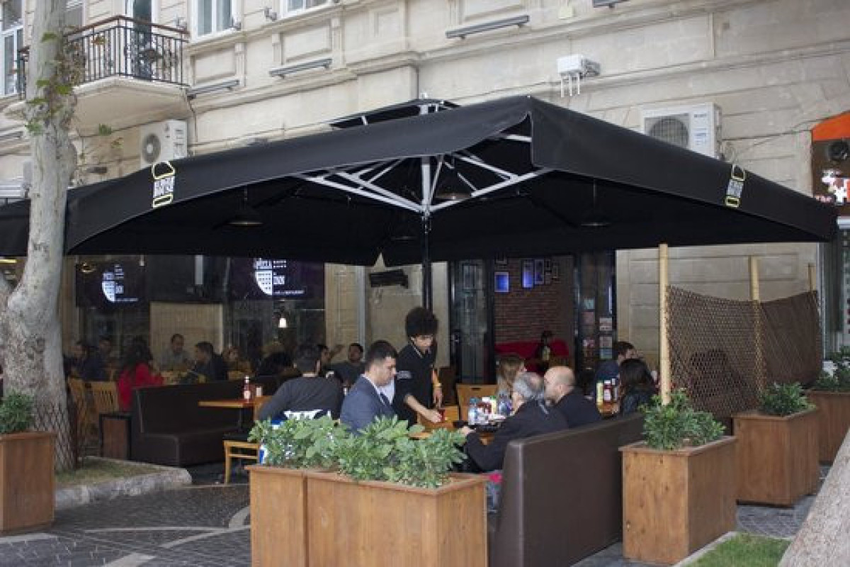 Уличные кафе и рестораны Баку: препятствие для пешеходов – ТОЧКА ЗРЕНИЯ 