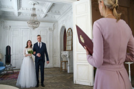 В России резко сократилось число новых браков