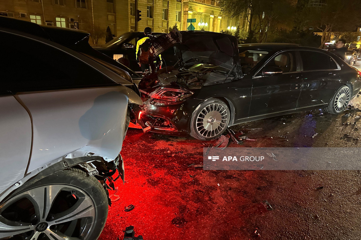 В Баку Mercedes Maybach устроил аварию, есть пострадавшая-ФОТО 