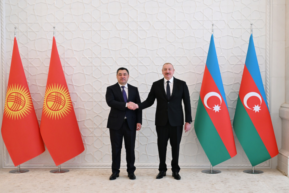 В Баку организован государственный прием в честь Президента Кыргызстана
