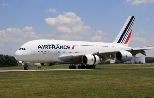 Боинг Air France запросил экстренную посадку в аэропорту Гейдар Алиев