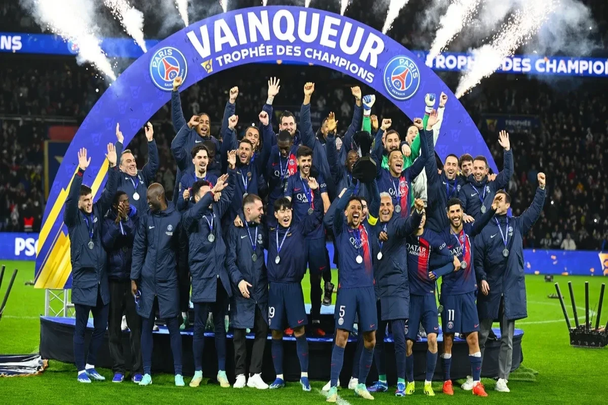 Футболисты ПСЖ в 12-й раз завоевали титул чемпиона Франции-ФОТО 