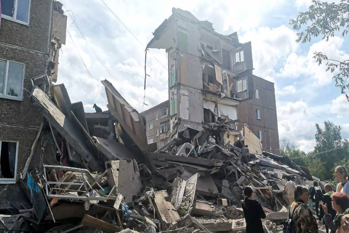 В России обрушился жилой дом, под завалами люди -ВИДЕО -ОБНОВЛЕНО 