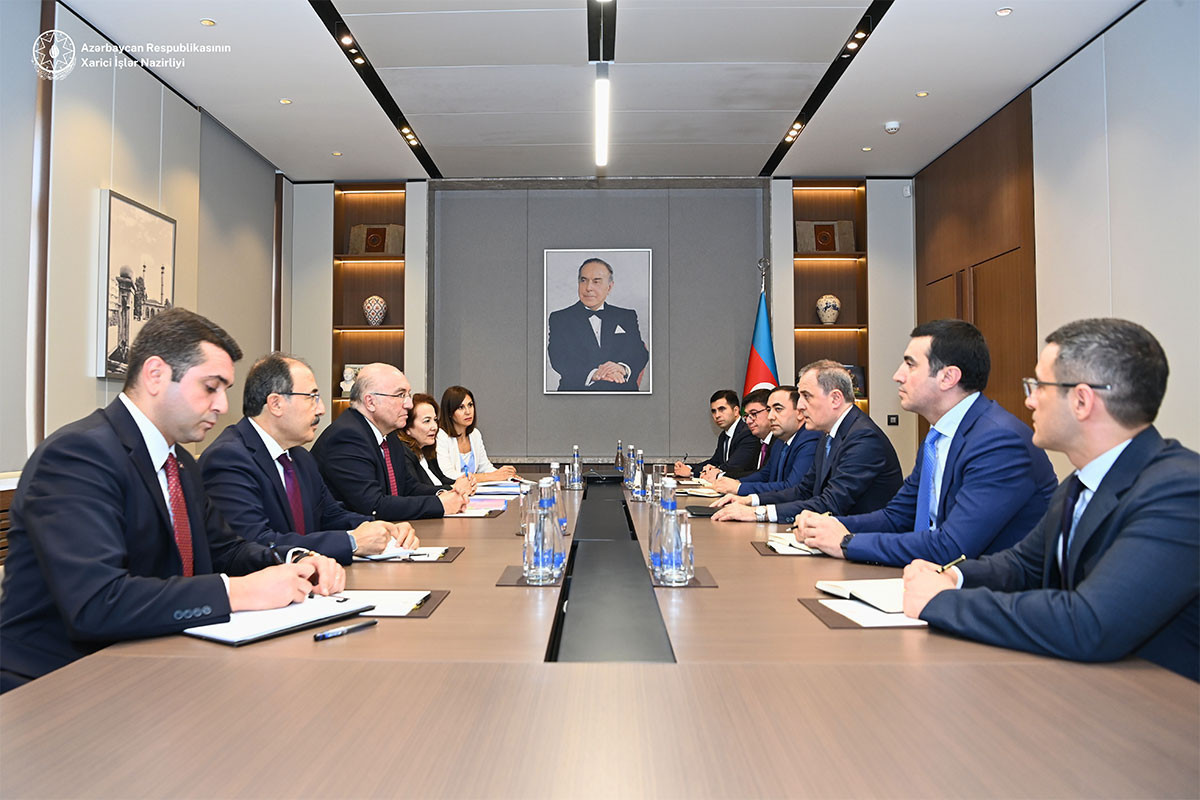 Джейхун Байрамов провел встречу с делегацией МИД Турции