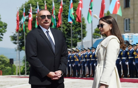 Президент Азербайджанской Республики Ильхам Алиев и первая леди Мехрибан Алиева