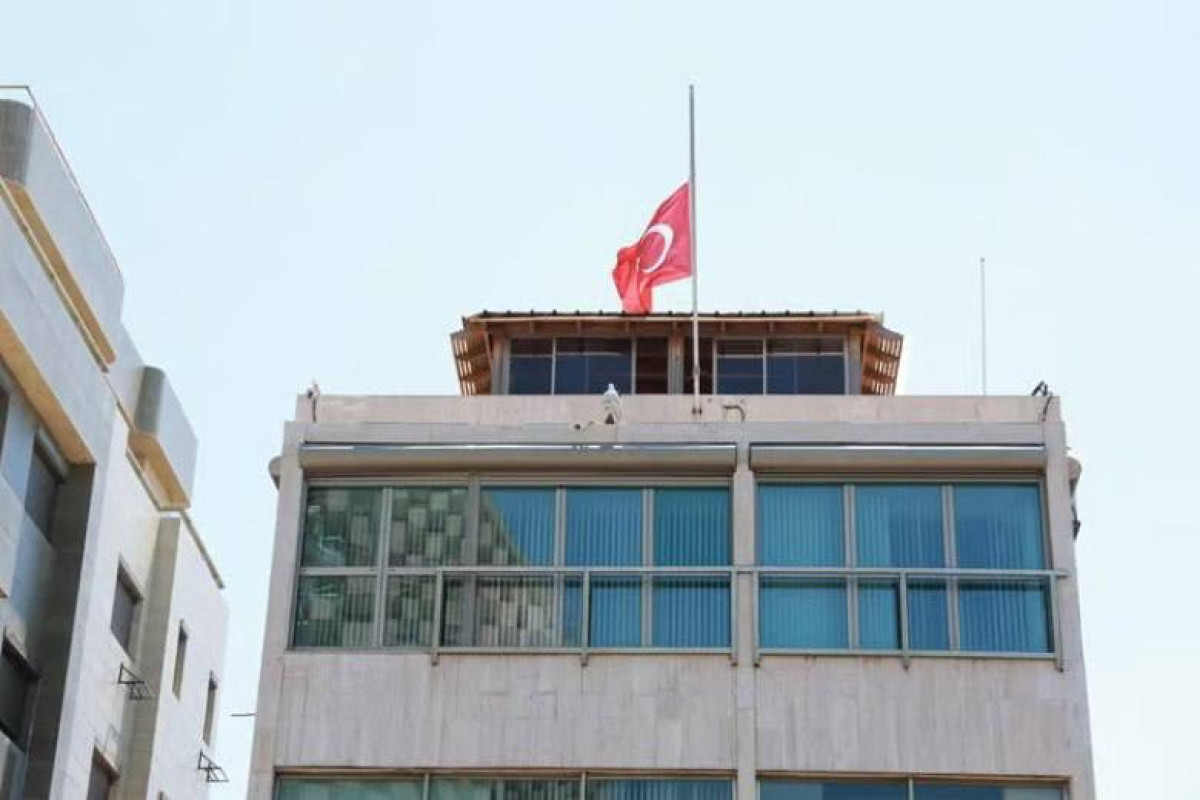 В посольстве Турции в Тель-Авиве приспущен флаг
-ФОТО 