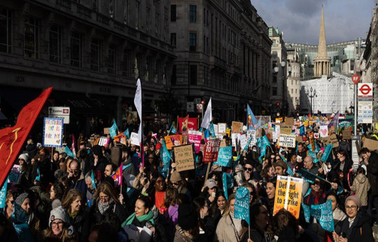 В Великобритании вспыхнули протесты против мигрантов