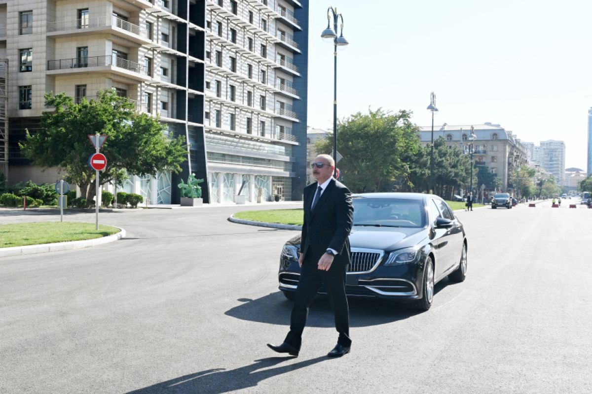 Ильхам Алиев принял участие в открытии новой автомобильной дороги в центре Баку-ФОТО 