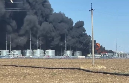 Пожар на нефтебазе в Ростовской области перекинулся на жилые дома-ВИДЕО 