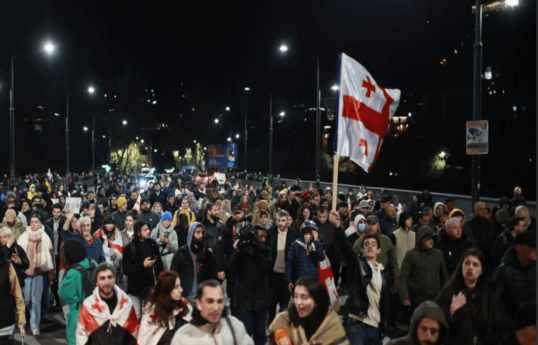 В Тбилиси на проспекте Руставели завершилась акция протеста-ОБНОВЛЕНО 