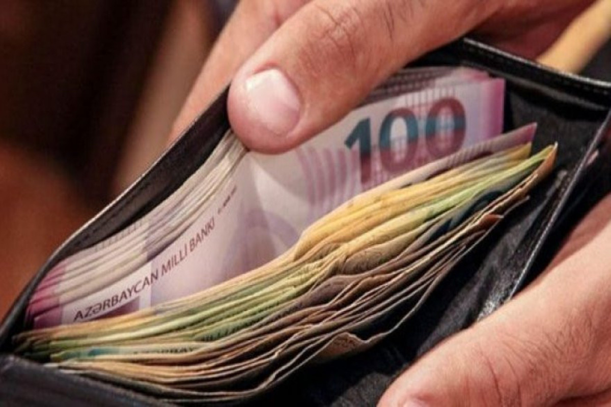 В Азербайджане среднемесячная зарплата превысила 933 маната