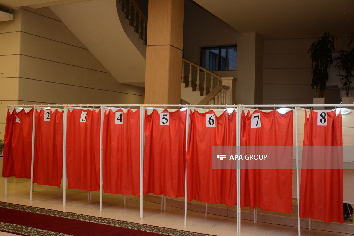 В Азербайджане началось голосование в связи с досрочными президентскими выборами