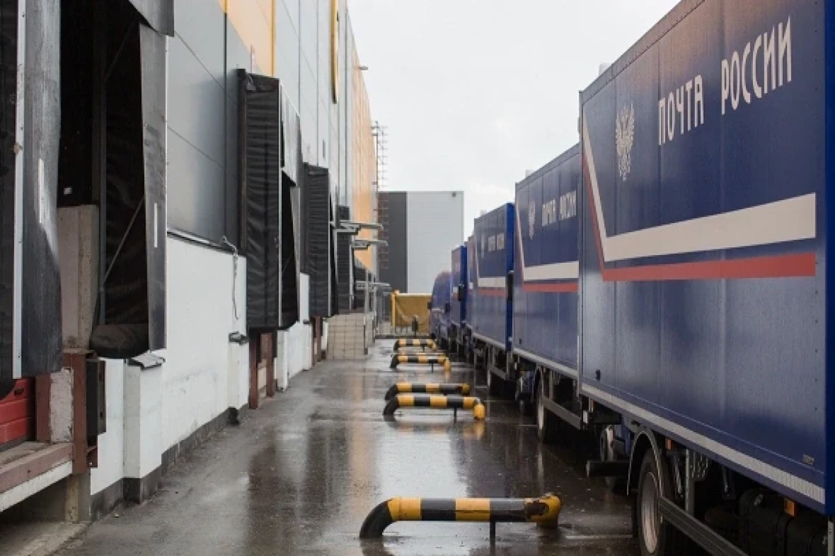 «Почта России» временно прекратила наземную доставку в 24 страны Европы