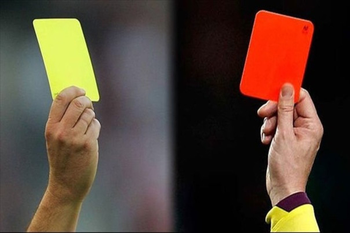 Жёлтая и красная уарьочка. Желтая карточка в футболе. Красная и желтая карточка. Красная карточка в футболе.