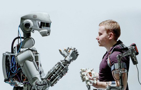 В Норвегии показали роботов-гуманоидов, умеющих открывать двери